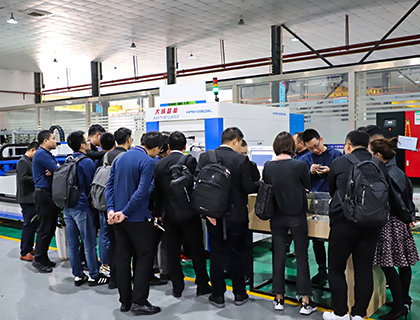 yd2333云顶电子游戏超能激光切割机 为高品质高性价比代言